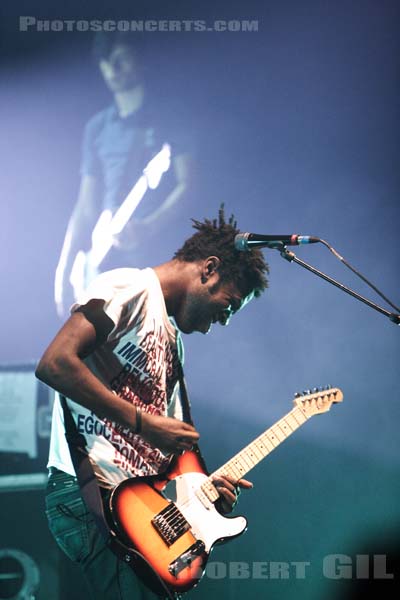 BLOC PARTY - 2005-11-14 - PARIS - Zenith - Rowland Kelechukwu Okereke - Gordon Peter Moakes